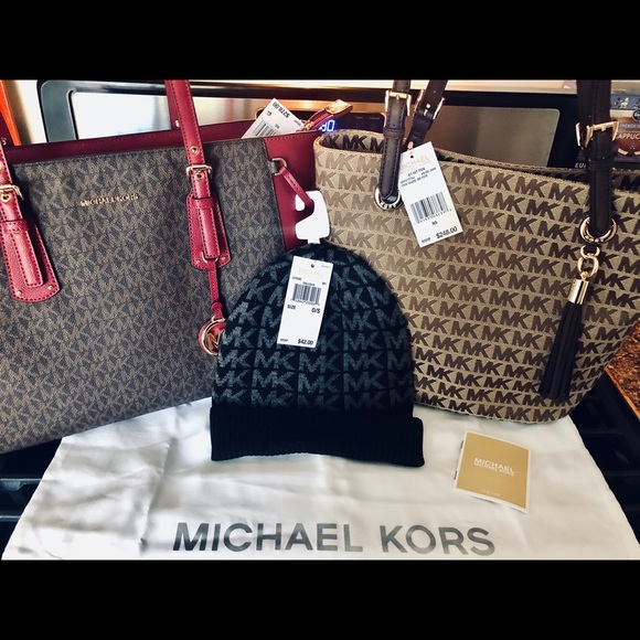 MK Bundle 🎁🎄 - Picture 2 of 5